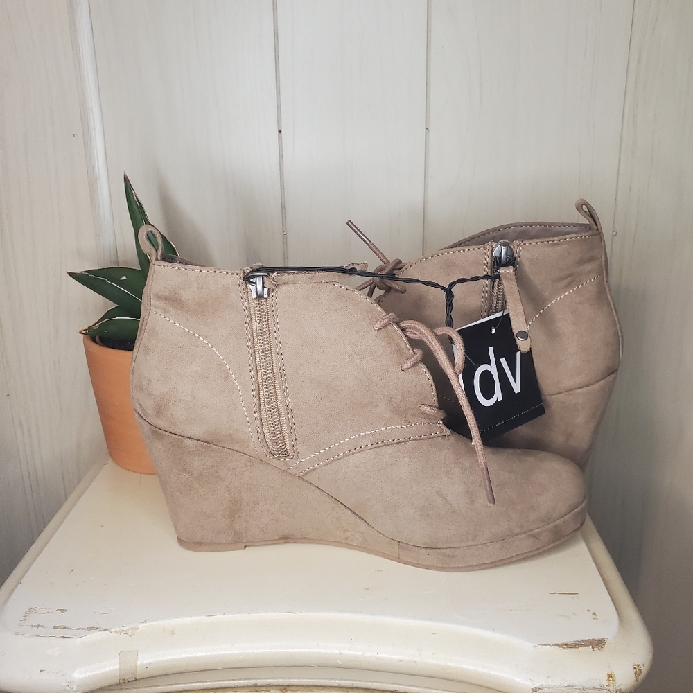 DV Suede Tan Booties NWT